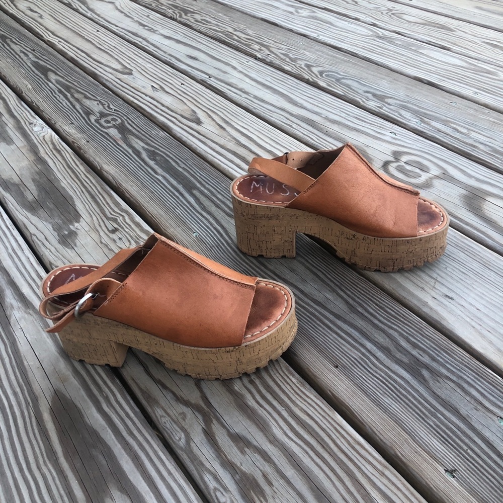 Women platform sandals